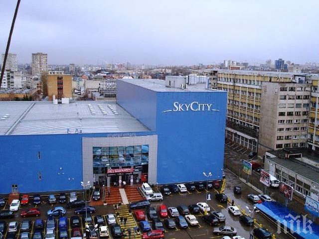 EКСКЛУЗИВНО в ПИК! Евакуираха мол в София! Стотици клиенти са в паника! (обновена)