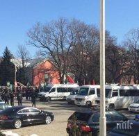 Грандиозен провал на Мая Манолова за митинга срещу новия държавен заем! Острието на БСП вика на помощ 