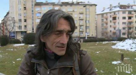 полицаи трият репортерски запис акция уличен музикант