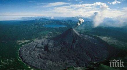 зрелищно изригване вулкана мексико видео
