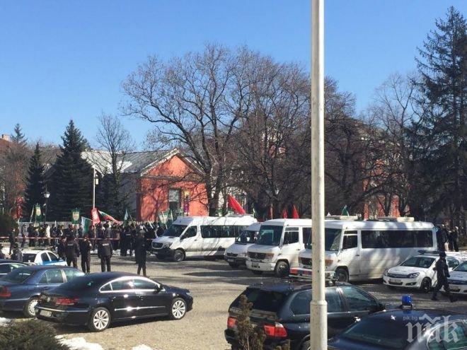 Грандиозен провал на Мая Манолова за митинга срещу новия държавен заем! Острието на БСП вика на помощ Атака, събраха на протест... 36 човека 