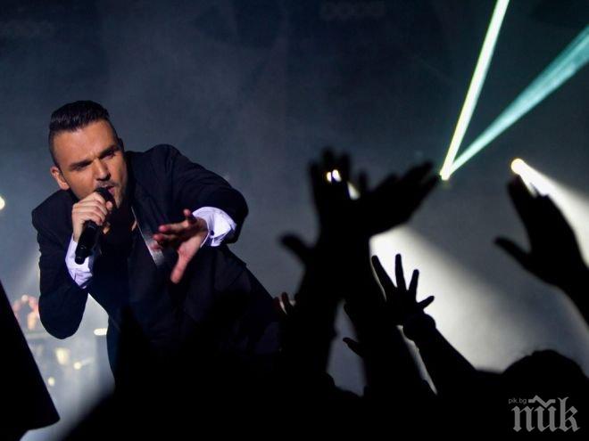 Владимир Ампов-Графа пее хитовете си в нов концерт