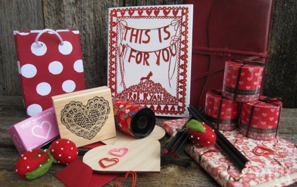 Само за жени! Обича ли ви той? Вижте какво означава подаръкът му!