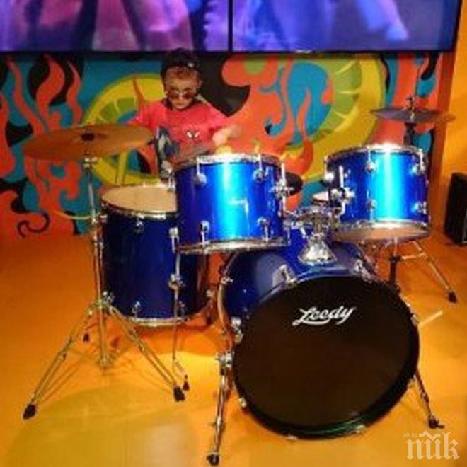 Шестима полицаи спретнаха акция на уличен барабанист