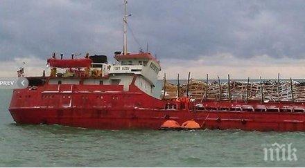 кораб дървен материал варна бедства турция снимки видео