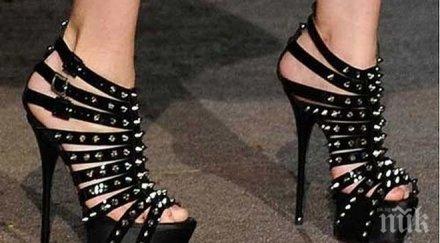 жените носещи високи обувки често стигат оргазъм