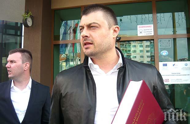 Младежката организация на България без цензура настоя: Отцепилите се депутати на ББЦ да напуснат парламента!