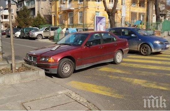 БМВ без шофьор катастрофира в Бургас (снимки)