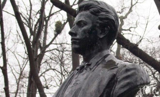 Десетки се поклониха пред паметника на Апостола в Кюстендил