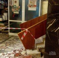 Ужас! Големи парчета мазилка се стовариха в административната сграда на НДК
