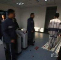 Китай вдига град в действащ затвор