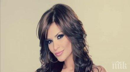 анорексичка преслава прекалено слаба дрехите падат защипва безопасни игли снимка