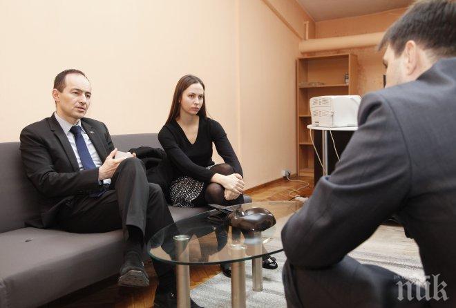 Евродепутатите Ева Паунова и Андрей Ковачев посетиха новооснования координационен център за българите в Украйна