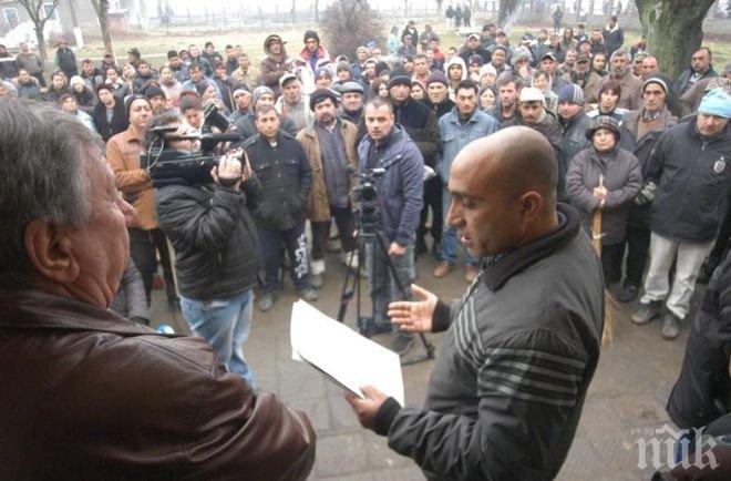 Куриоз! Роми протестират, защото нямат работа