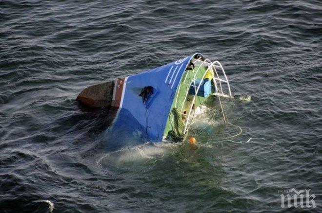 Ад във водата! Лодка потъна, загинаха бебе и осем възрастни, мъж изчезна безследно