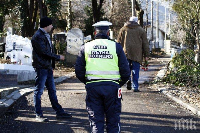 Фиркана шофьорка с товарен Нисан отнесе Опел в центъра на Пловдив