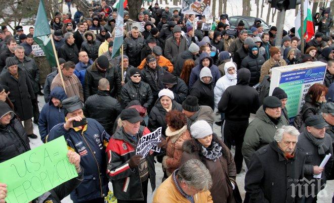 Дават правото на чиновниците да стачкуват