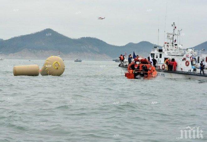 Тридесет души са били спасени от потъналия в Бангладеш ферибот