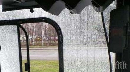 психопат стреля претъпкан автобус бургас