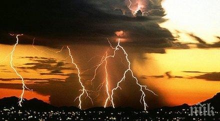 буря връхлетя тексас остави стотици домакинства без ток