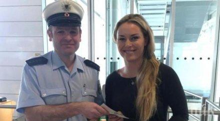 шоу линдзи вон пристигна българия без паспорт