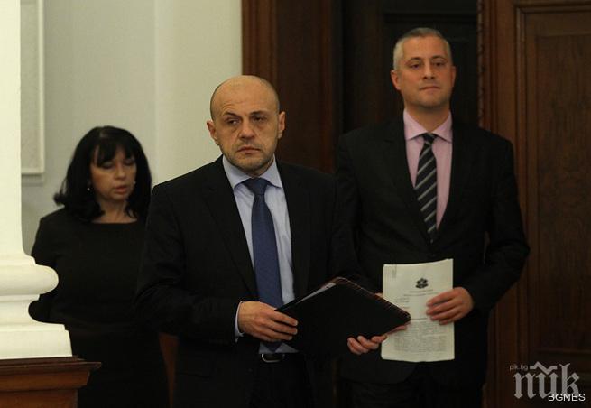 Лукарски прехвърли на Дончев отговорността за забавянето на електронизацията 