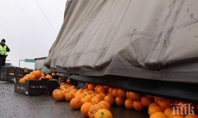 ТИР разсипа портокали по магистрала „Тракия”