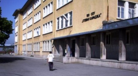 връщат учителката влезе пияна училище