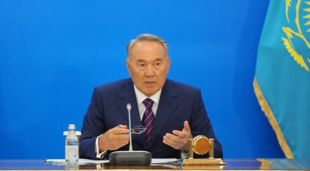 професор пее диферамби казахстанския диктатор