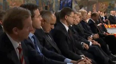 медиите спят бойко подремне