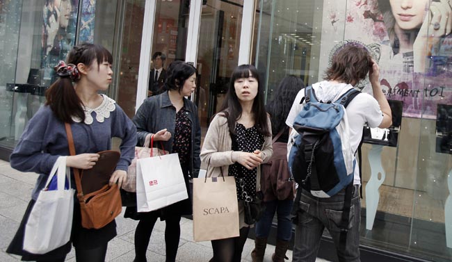 Крадец на чорапи тормози ученички в Япония