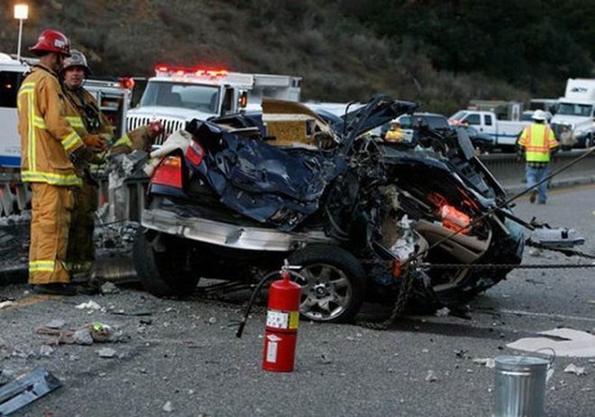 Три обвинения срещу пияната жена, блъснала полицаи