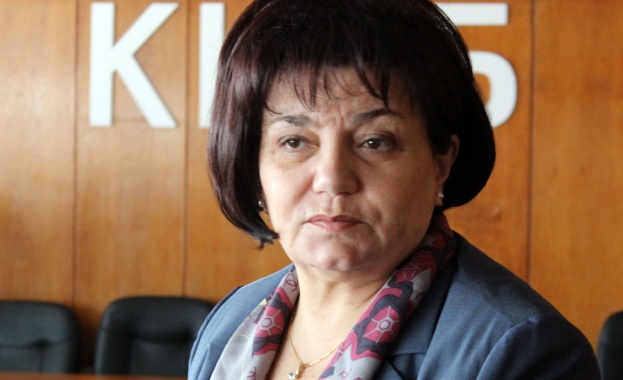 Янка Такева: Уволниха учителка заради дете на богаташ