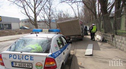 криво дърво русе потроши ремаркето камион