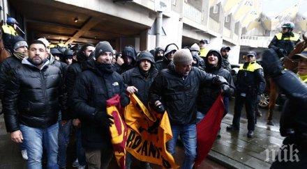 феновете рома жалват бруталната холандска полиция