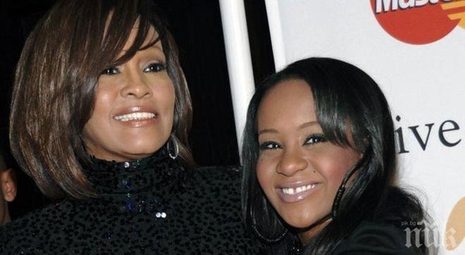 Щерката на Уитни Хюстън отново е в кома