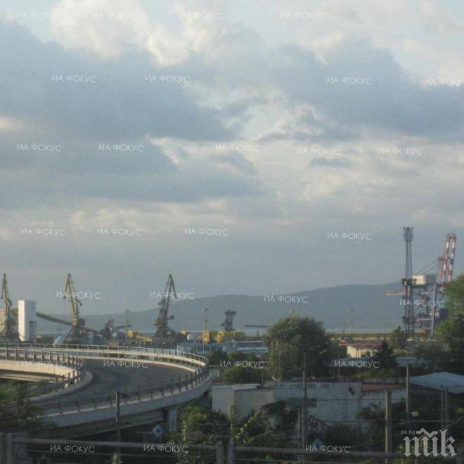 Пристанище-Бургас е затворено заради мъгла