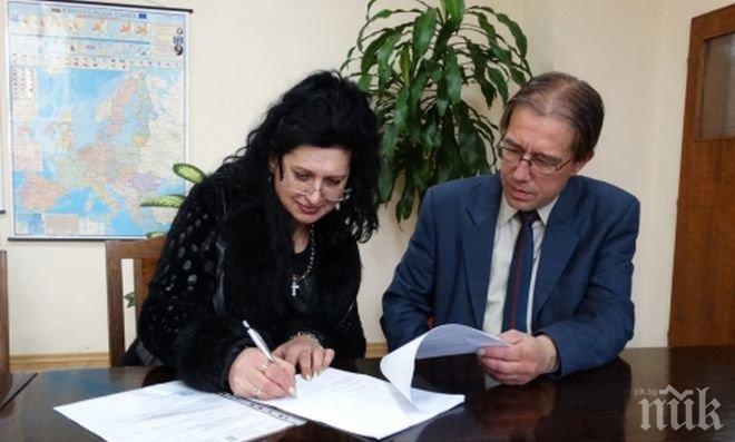 Подписаха първите два договора по програмата за саниране в Асеновград