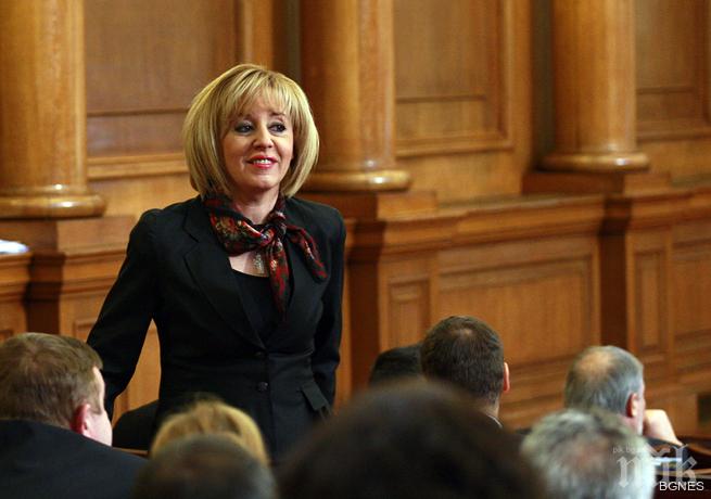 Мая Манолова раздаде нови горановки в парламента