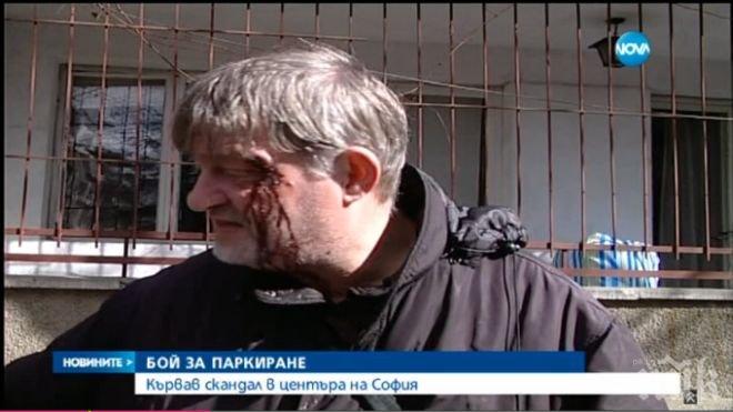 Екшън в София! Мъж разби главата на шофьор заради паркиране (видео)