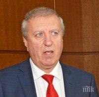 Александър Томов култов: Този стадион е за бягане с камили на пясък