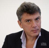 Немцов ще бъде погребан в неделя след траурното шествие в Москва