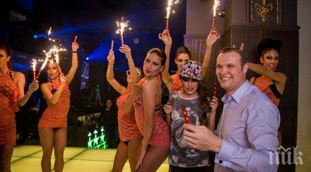 страховитият боец семи шилт шашна плеймейтки