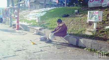 просяк живял седмици трупа приятеля