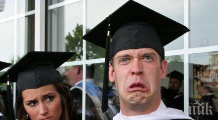 бизнесът търси работници средно висшистите безработни