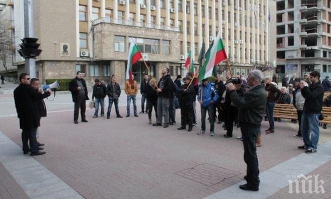 30 души в Хасково поискаха оставка на правителството