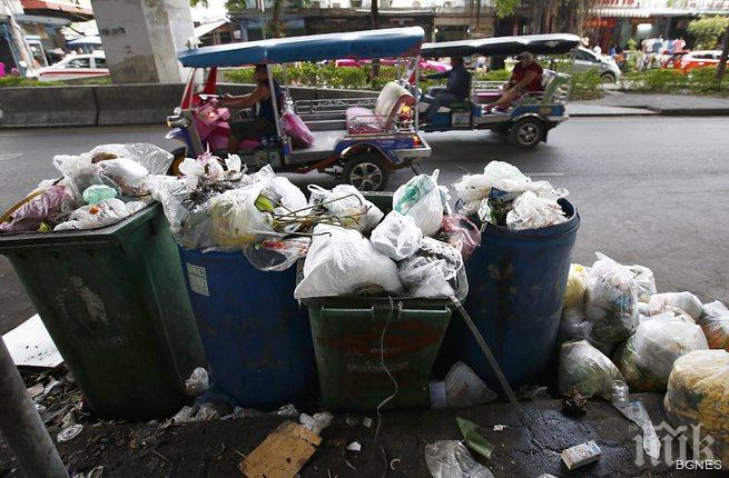 55-годишен турист от Германия отмаря с метене на улиците в Тайланд 