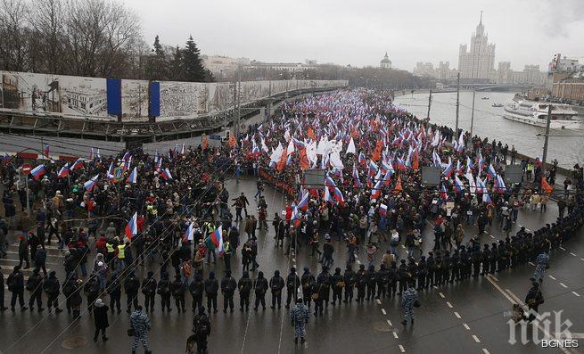 Десетки задържани на траурния марш за Немцов в Москва (подробности)