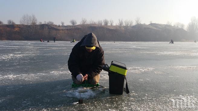 С рекорден улов завърши първият ден на шампионата по подледен риболов