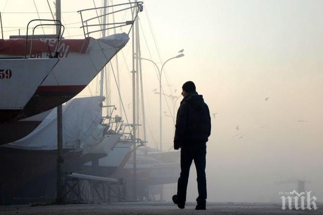Мъгла затвори пристанището в Бургас